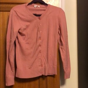 Whit cotton shirt/ Pink cotton cardigan.